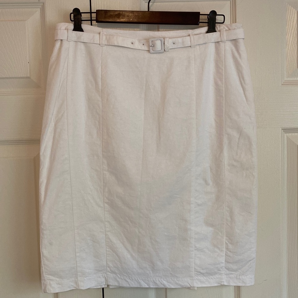 New York & co white, belted linen skirt with lining